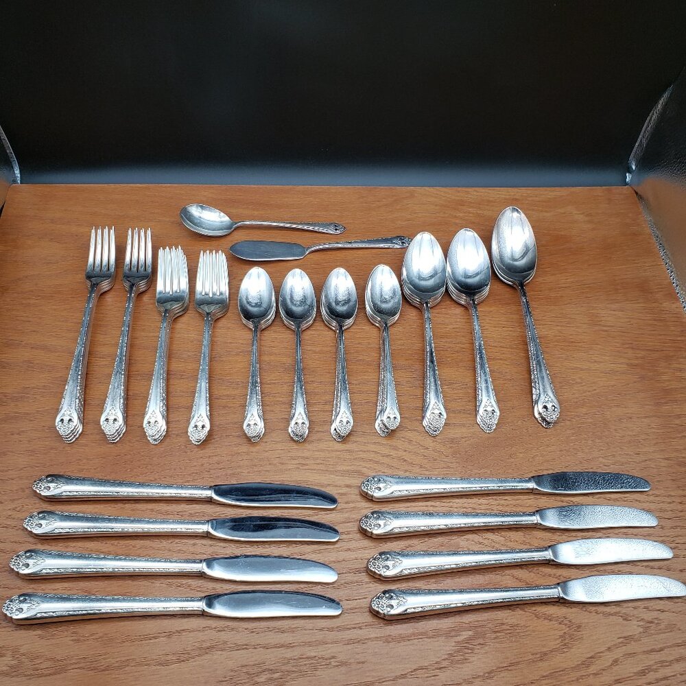 Vintage Holmes & Edwards 52pc Silverplated Flatware Set Lovely Lady Pattern